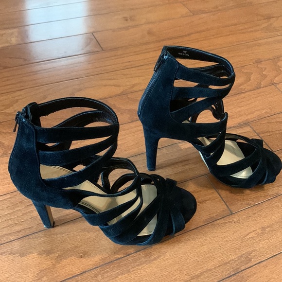 Gianni Bini Black Heels - Picture 4 of 7